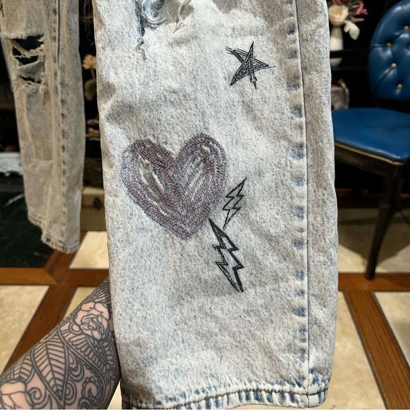 Forever 21 Embroidered Angel Doodle Jeans Size 29 - Picture 6 of 13